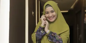 Rayakan Hari Ibu, Ikke Nurjanah Unggah Foto Bareng Putrinya yang Kini Makin Memesona