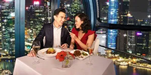 Rayakan Momen Spesial Bareng Pasangan di Singapore Flyer, Dinner dengan View 360 Derajat Kota Singapura!