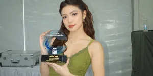 Regina Phoenix Raih Penghargaan Global Voice Ambassador dari Perusahaan Otomotif Tiongkok