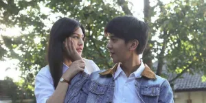 20 Rekomendasi Film Romantis Indonesia yang Bikin Baper dari AADC hingga Terbaru