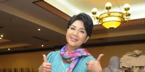 Resep Awet Muda, Titiek Puspa Tidur Terlentang