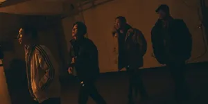 [REVIEW] 'TIME TO HUNT' - Ketika Empat Orang Sahabat Diburu Sosok Pria Misterius