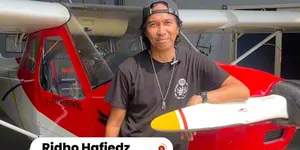 Ridho Slank Ultah ke-53, Terbangkan Pesawat Sendiri dari Bogor ke Pangandaran