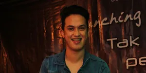 Rija Abbas Sebut Farhat Tak Berpendidikan