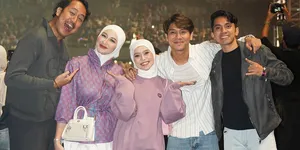 Rizky Billar Akui Cliquers Sejak SMP, Dampingi Lesti di Konser Ungu