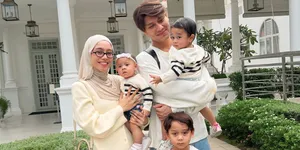Rizky Billar Bagikan Foto Keluarga Bareng Lesti, Singgung Penilaian Orang Lain