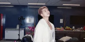 RM Bagikan Video Pertama Sedang Mengemudi sebagai Pemula, Tampak Gugup dan Canggung