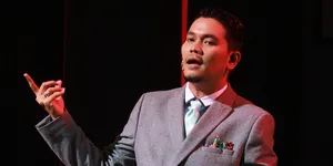 Romantis, Begini Cara Indra Bekti Refreshing Bareng Istri