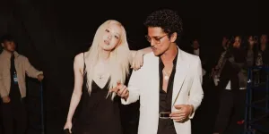 Rose 'APT' Sukses Imbangi Jimin 'Who' sebagai Lagu K-Pop Terlama Kedua di Chart Inggris