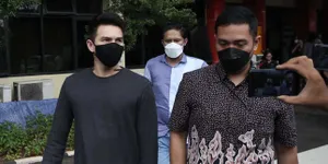 Saling Lapor ke Polisi, Jonathan Frizzy dan Dhena Devanka Ternyata Masih Tinggal Satu Rumah