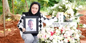 Sang Ayah Meninggal Dunia, Melly Mono: Alhamdulillah Aku Masih Bisa Peluk Papah