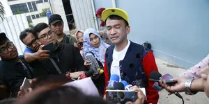 Sarwendah Shock Pasca Kaca Rumah Pecah Dilempar Batu & Temukan Sepucuk Surat