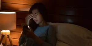 Scrolling Nonstop 24/7, Gen Z Wajib Tahu Efeknya ke Otot dan Postur Tubuh