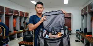 Sebelum Berangkat Main Bola, Cek Dulu Isi Football Bag Kamu Sudah Lengkap Belum?