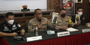 Sebelum Diperiksa Polisi Karena Protes Perpanjangan PPKM Pakai Bikini, Dinar Candy Jalani Tes Urine