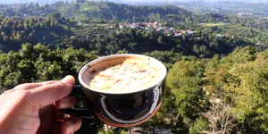 Sedapnya Ngopi di Bandung, Ditemani Camilan Manis Khas Tanah Pasundan