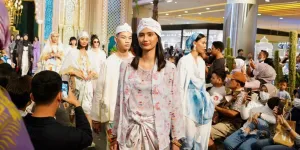 Sederet Fashion Desainer Top Pamer Koleksi Lebaran di 'Raya Fashion Parade'