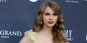 Selfie Cantik Taylor Swift Dan Penggemar Kecil Pengidap Kanker