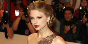 Selfie Cute Taylor Swift dan Ibunya