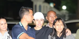Sempat Tak Mau Turun dari Mobil, Nikita Mirzani Masuk ke Polres Jakarta Selatan dengan Penuh Canda
