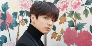 Seorang Ayah Pakai Foto Jungkook BTS Untuk Cari Anaknya di Keramaian