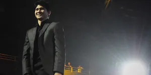 Seorang Follower Bingung, Iko Uwais Salah Tulis Grammar?