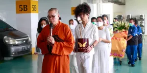 Setelah Dikremasi, Keluarga Langsung Bawa Abu Jenazah Reza Gunawan untuk Dilarung di Laut Ancol