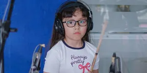 Shelyn Adlayani, Bocah Usia 8 Tahun Asal Sorong yang Jago Main Drum
