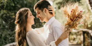 Sikap-Sikap Wanita yang Bikin Pria Terpesona dan Jatuh Hati