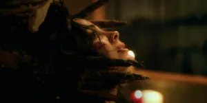 Sinopsis Film 'ROSARIO' - Emeraude Toubia Hadapi Teror Kutukan Mengerikan