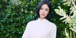 Song Hye Kyo Gabung STAND, Rilis Foto Profil Natural