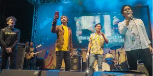 Spektakuler, D'Masiv - Oom Leo Berkaraoke Meriahkan IM3 Ooredoo Collabonation Jember