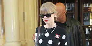 Style Simple Taylor Swift Saat Shopping