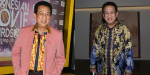 Sudah Menduda Sejak 2021, Anwar Fuadi Dikabarkan Sudah Perkenalkan Calon Istri Baru - Berikan Dukungan Melalui Media