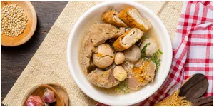 Sulit Ditolak, Kombinasi Bakso Nyonyiah dan Es Teller Spesial Bikin Kamu Nggak Cukup Makan Seporsi