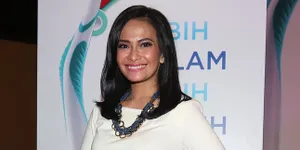 Tampil Bugar, Ersa Mayori Tularkan Kebiasaan Olahraga Pada Sang Anak