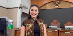Tangis Nikita Mirzani Pecah di Persidangan, Tak Bisa Rayakan Ultah Anak dari Balik Penjara