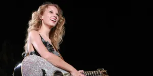 Taylor Swift Makin Cantik Dengan Gaya Rambut Ala Marilyn Monroe