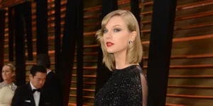 Taylor Swift Suka Pakai Dress Hitam, Apa Alasannya?