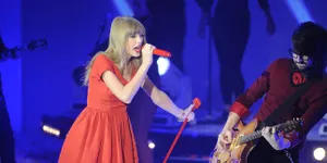 Taylor Swift Tegaskan Say No To Naked Pose!