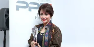 Terima Penghargaan Bergengsi, Widyawati Ungkap Kecewa Film 'AMBU' Diberi Sedikit Layar Saat Tayang