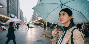 Tetap Asyik Meski Mendung, Ini Cara Bikin Liburan Makin Seru dengan Mie Sedaap Cup Singapore Spicy Laksa Baru