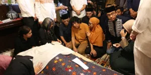 Tidak Sakit, Marissa Haque Jalani Aktivitas Seperti Biasa Sebelum Meninggal Dunia - Ditemukan Sudah Tak Bergerak