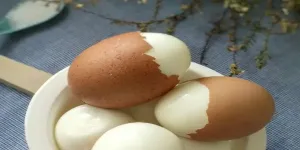Tips Mudah Mengupas Telur Rebus dalam Jumlah Banyak, Bisa Dicoba di Rumah