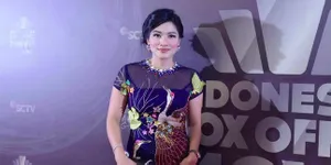 Titi Kamal Banyak Kenalkan Buah Hatinya ke Alam