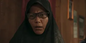 Totalitas Helsi Herlinda Perankan Sosok Ibu Eli di Film 'NIA' Tuai Pujian, Rela Hitamkan Kulit Hingga Tak Dikenali