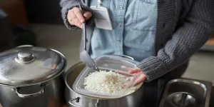 Trik Memasak Nasi Gurih dan Tanpa Kerak yang Bisa Kamu Coba di Rumah