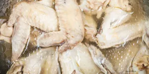 Trik Sederhana Hilangkan Lemak pada Ayam Broiler dengan Air Cuka