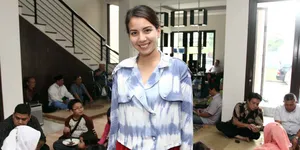 Tya Ariestya Dipinang Dengan Mahar Logam Mulia