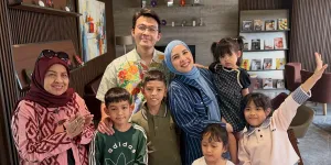 Tya Ariestya Punya Cara Ajarkan Kanaka Menghargai Uang Sejak Dini, Belajar Wirausaha